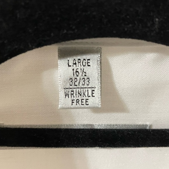 BRAND NEW NEVER WORN
GEOFFREY BEENE DRESS SHIRT
16.5 Neck 32/33 Sleeves - Picture 2 of 5